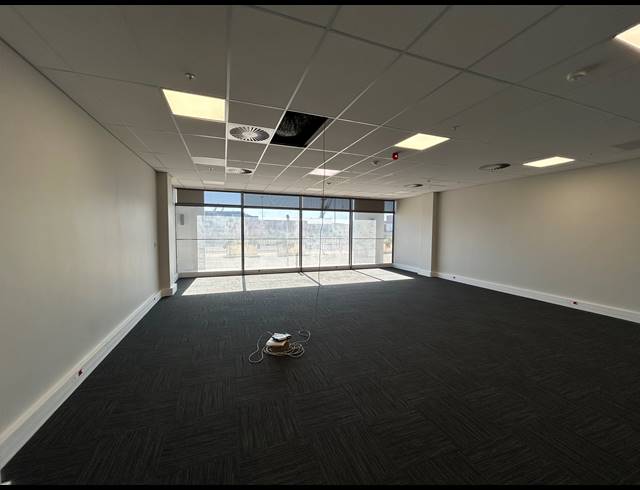 114M² BUILDING TO LET IN FORESHORE